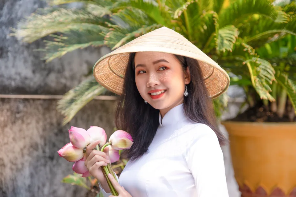Dẫn chương trình toạ đàm sinh viên